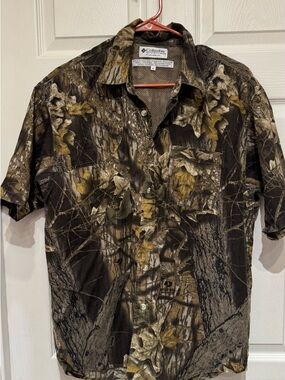 Columbia Men's Large Camouflage Short Sleeve Fishing Shirt Outdoor Vented medium